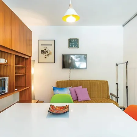 1 Bedroom Gorgeous In Apartment